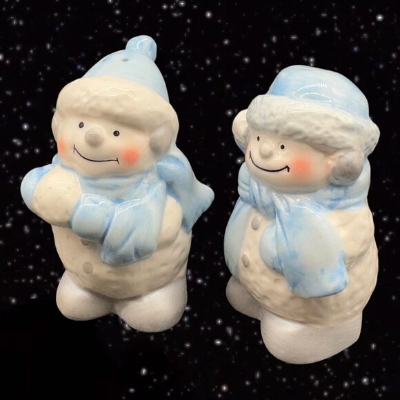 Ceramic Salt and Pepper Shaker Set 2 pcs Christmas Snowman Wearing Clothes 4”T - Picture 8 of 8